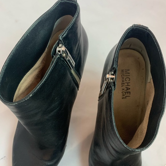 Michael Kors Black Leather Heels Women's 7.5. GG - Picture 6 of 8